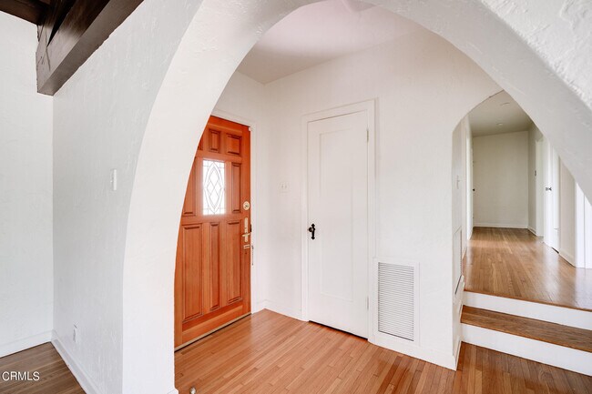 Building Photo - 420 La Loma Rd