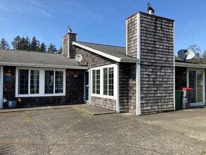 Building Photo - 187 SW Birch Ct