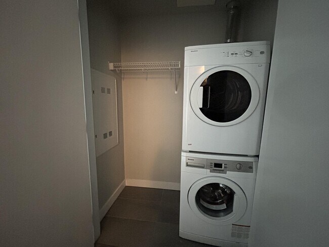 Photo du bâtiment - 4900 Lennox Ln