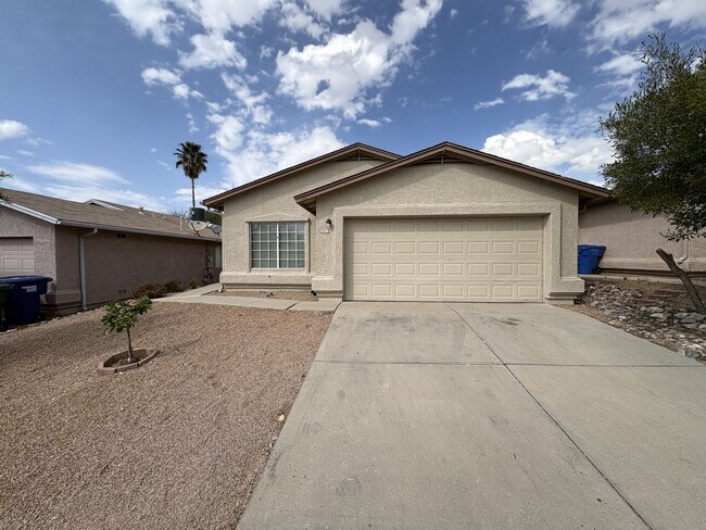 Building Photo - Great eastside location four bedrooms