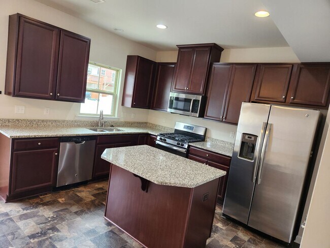 Foto del edificio - Modern 3 bed Townhouse-Foxcreek Subdivision -Moseley/Chesterfield