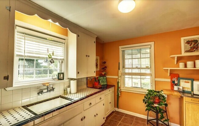 Foto del edificio - 3500 Rosewood Ave