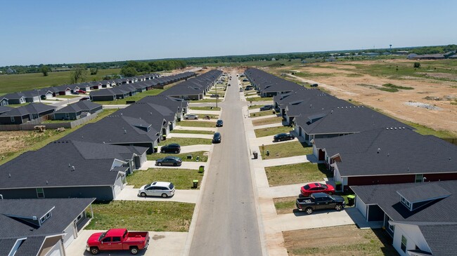 Building Photo - New 3 Bedroom Townhome In Duenweg!