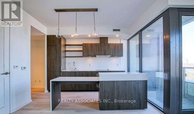 Building Photo - 12 Bonnycastle St