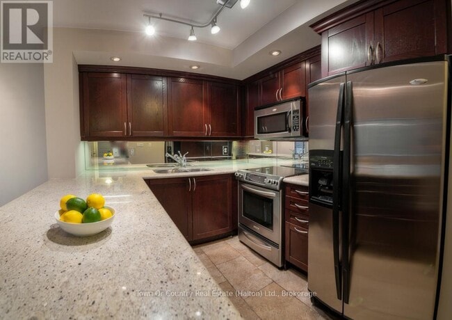 Photo du bâtiment - 900 Mt Pleasant Rd