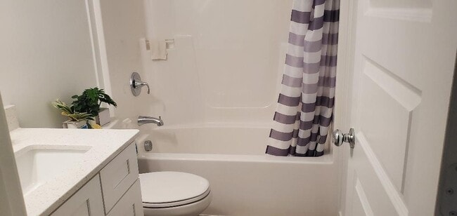 BAÑO - 13841 Gatsby Dr