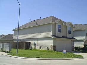 Building Photo - 3710 Windmill Village Dr