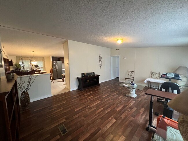 Foto del edificio - AVAILABLE MID-MARCH 2026! (Pet Friendly)
