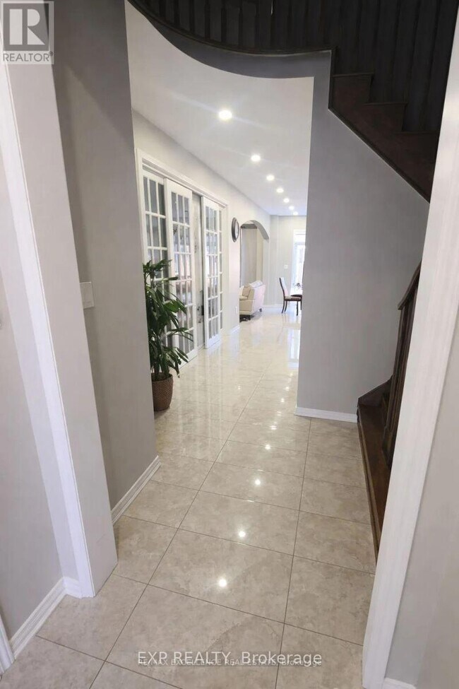 Building Photo - 45 Queen Mary Blvd