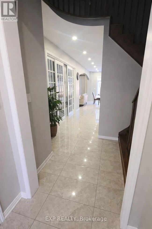 Photo du bâtiment - 45 Queen Mary Blvd