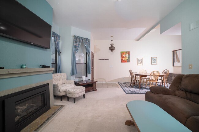 Foto del edificio - 3/2.5 Executive Condo in Downtown Fresno (...