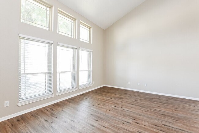 Building Photo - 2511 Owens Cross Dr