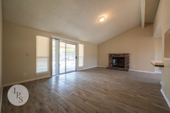 Foto del edificio - Fresno North West Fig Garden Loop Home, 3B...