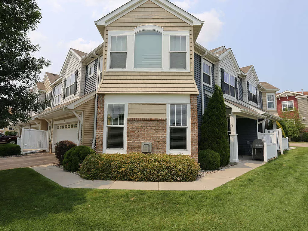 Primary Photo - 9640 Independence Cir