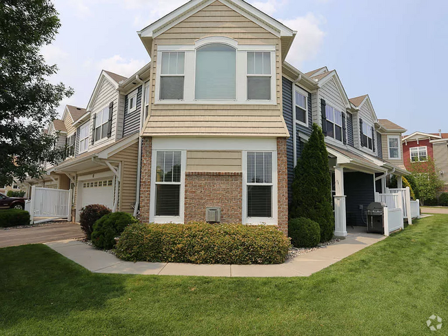 Building Photo - 9640 Independence Cir