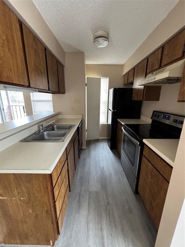 Building Photo - 1713 Hiawatha Dr