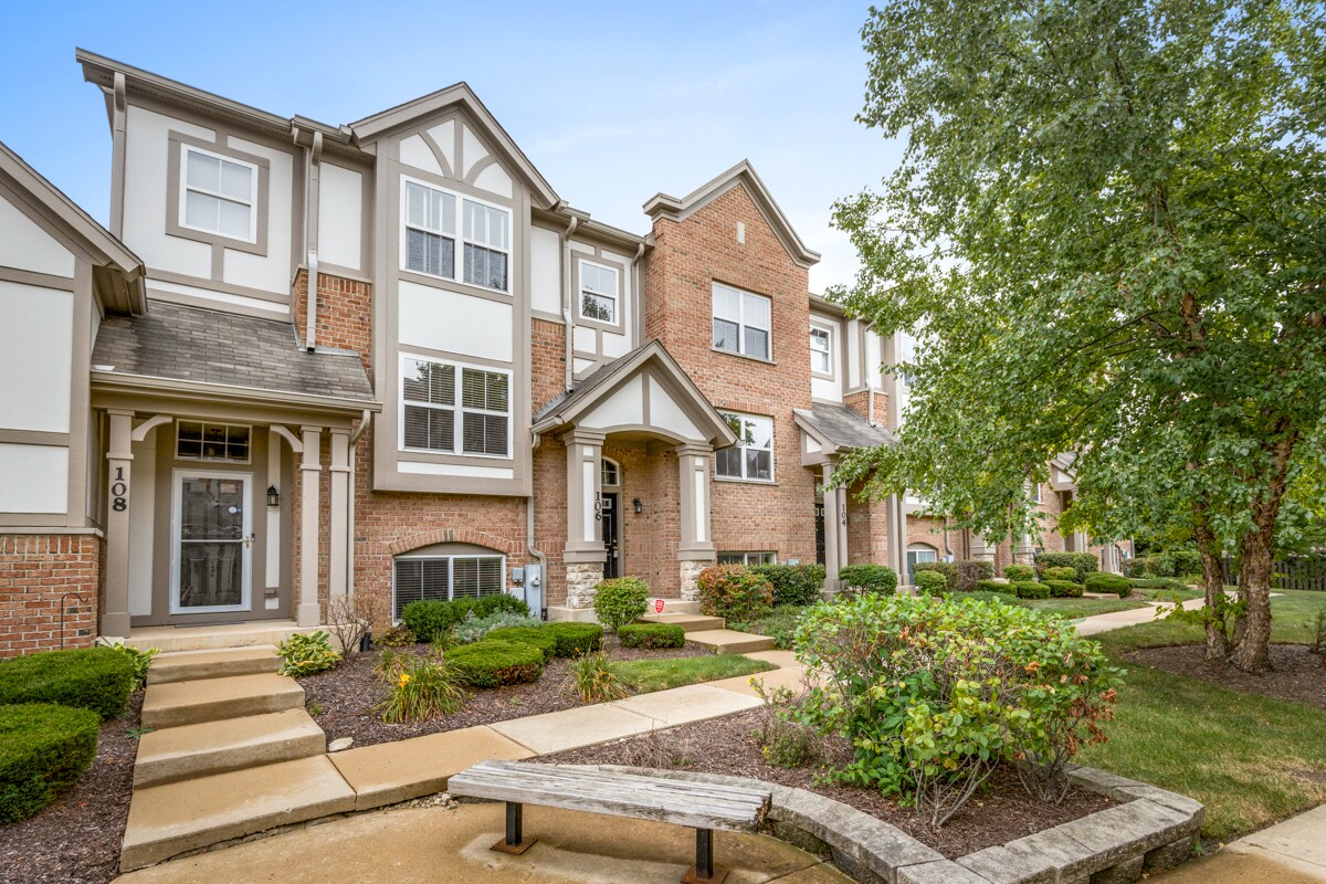 106 Rosehall Dr, Lake Zurich, IL 60047 Townhome Rentals in Lake