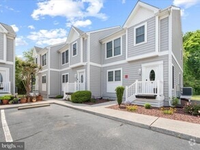 Building Photo - 9739 Golf Course Rd