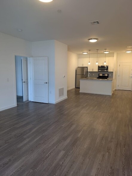 Building Photo - 687 Ocean Ave