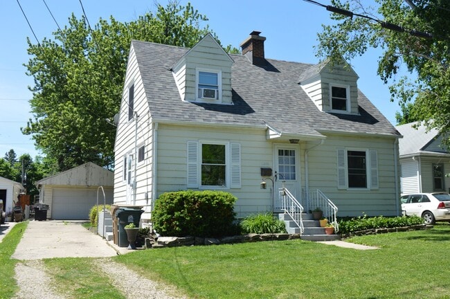 Building Photo - 1606 Sheridan Dr