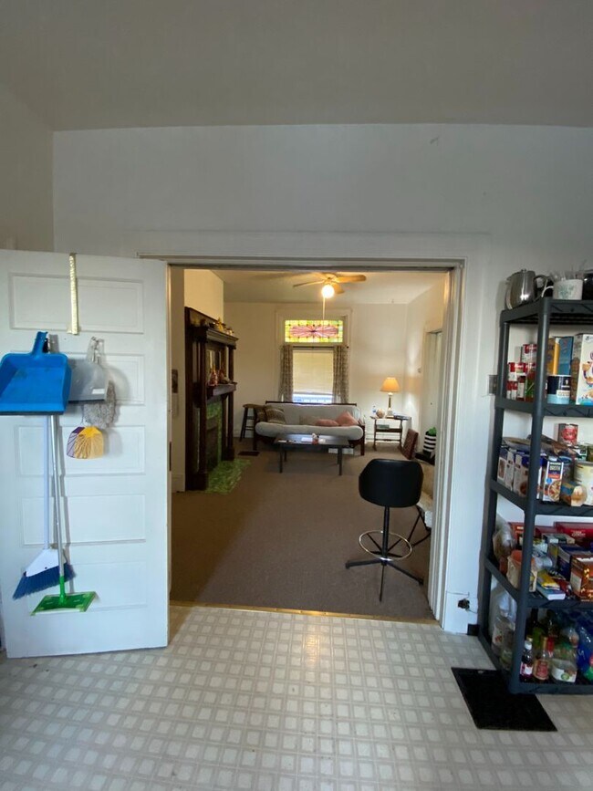 Building Photo - AVAILABLE MAY 2026 - Spacious 2 Bedroom Mt Washington Home!