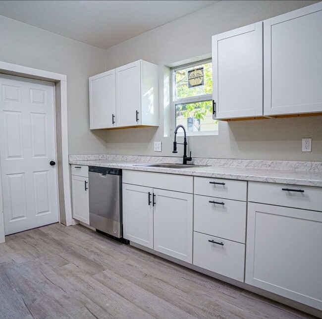 Foto del edificio - Charming 3-Bedroom, 1-Bathroom Home in Pue...