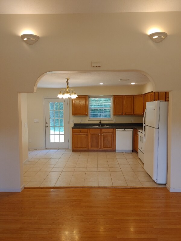 Building Photo - 351 Watson Rd