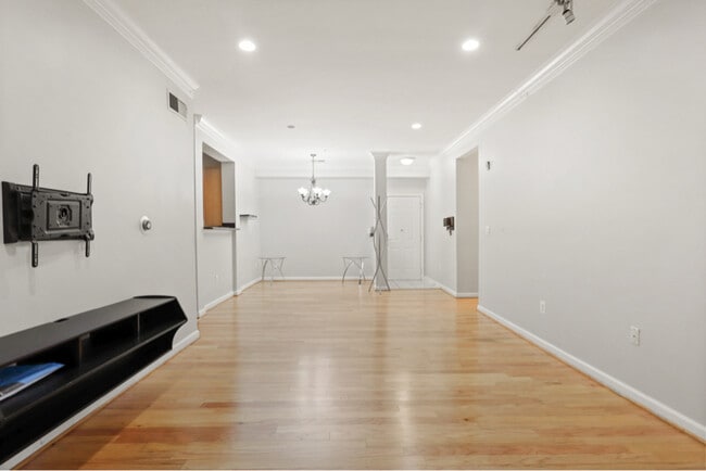 Building Photo - 4850 Eisenhower Ave