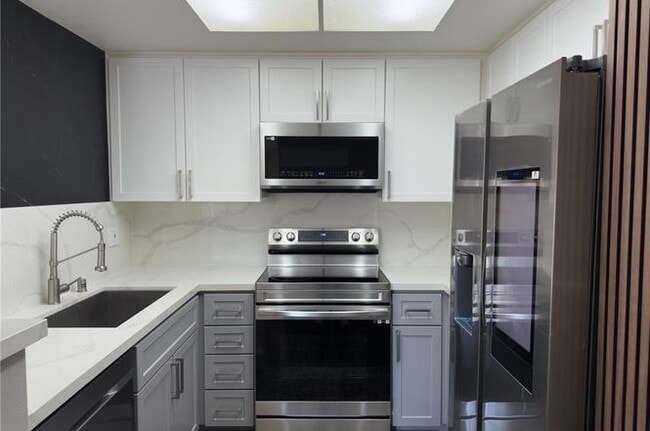 Building Photo - 22100 Burbank Blvd