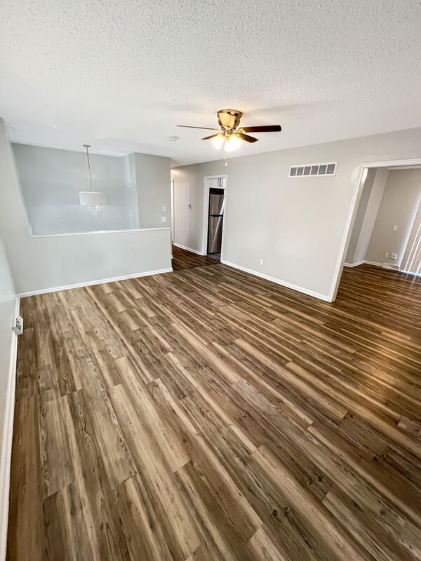 Foto del edificio - 5223 Farley Ln