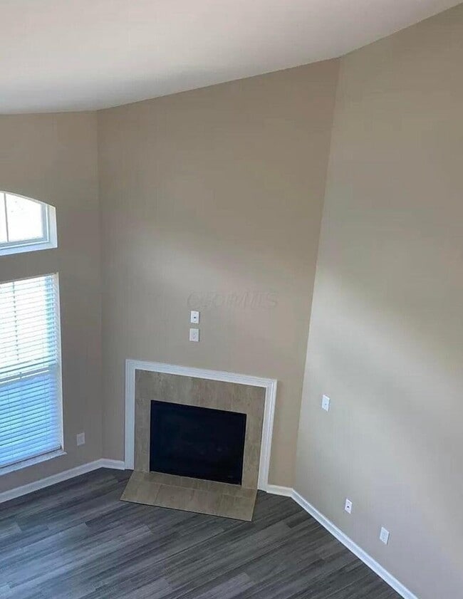 Foto del edificio - 249 Lake Cove Dr