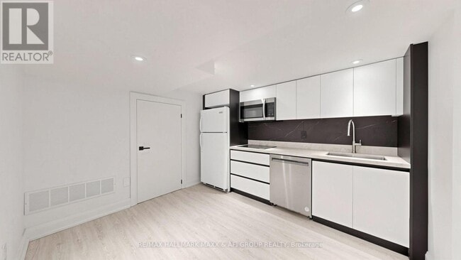 Building Photo - 103 Ruggles Ave