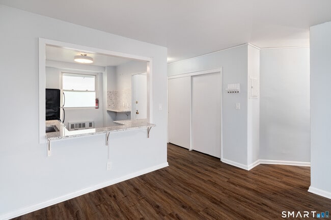 Building Photo - 91 Strawberry Hill Ave
