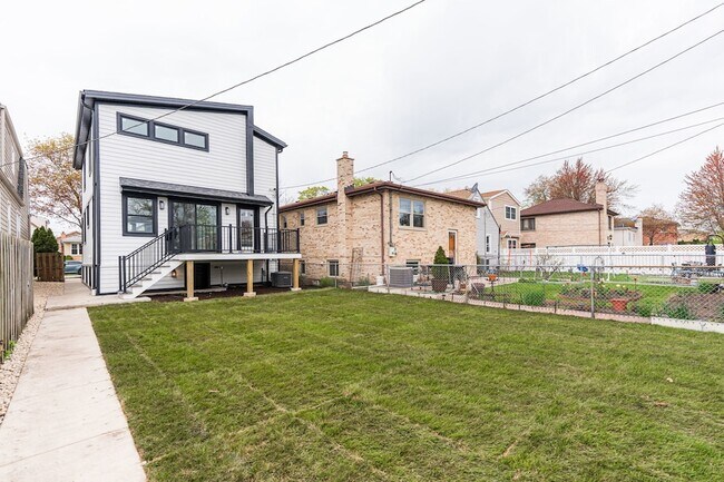 Foto del edificio - 4129 N Oketo Ave