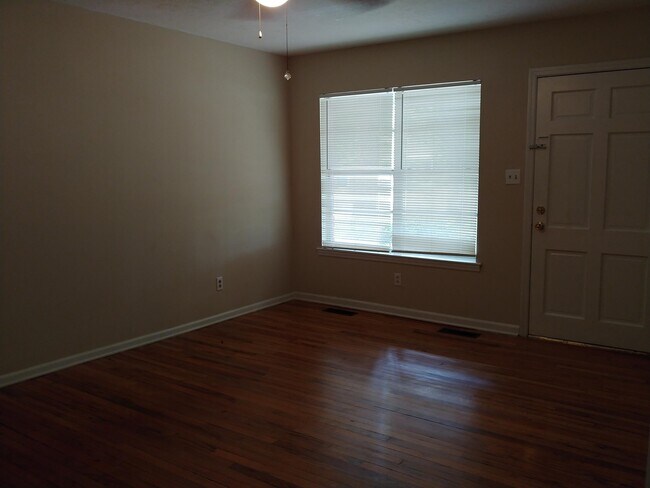 Building Photo - 802 McIntosh Rd