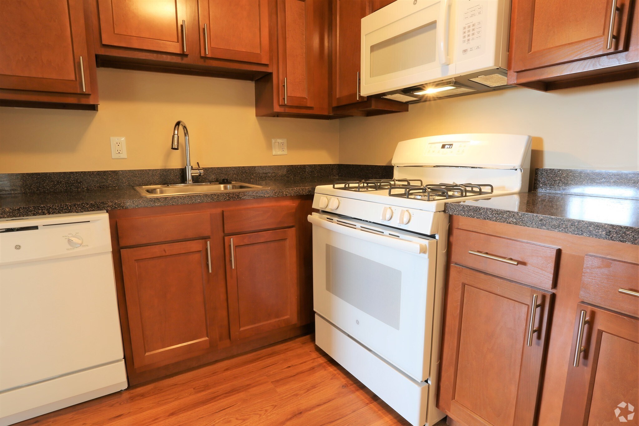 Regency Apartments – photo 5