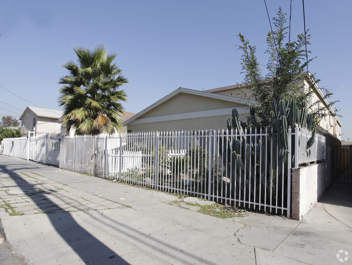 Foto del edificio - 6438 Troost Ave