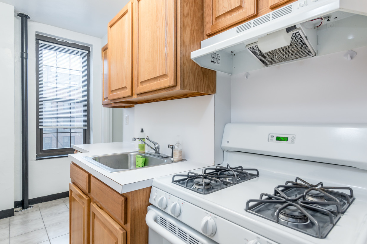 Building Photo - 415 W 23rd St