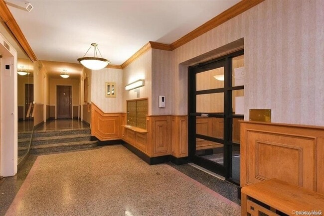Building Photo - 140-35 Burden Crescent