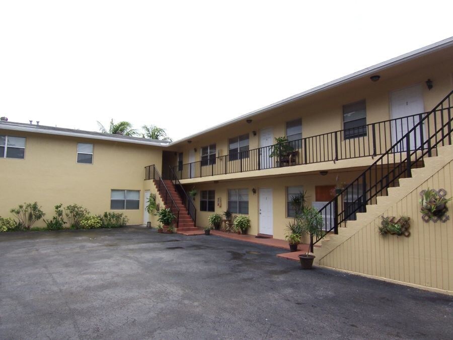 Building Photo - 1640 N Dixie Hwy