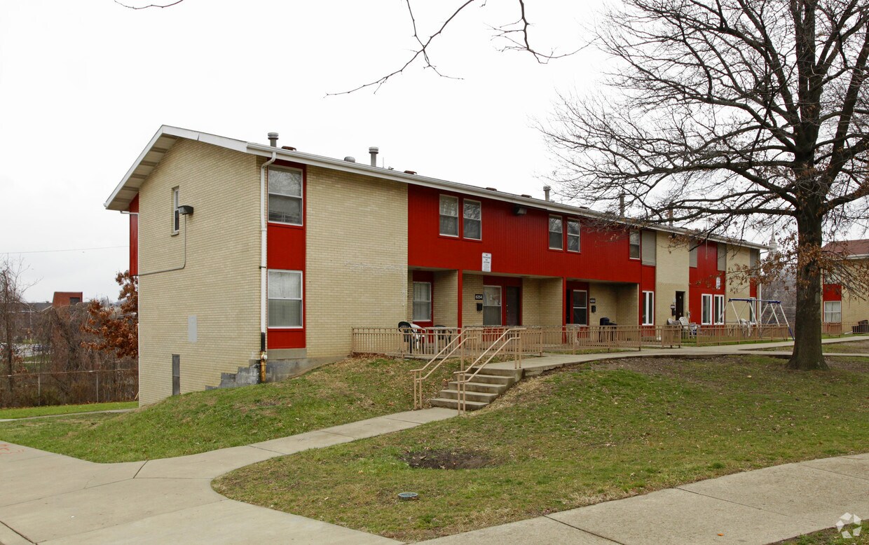 Primary Photo - 6200-6256 Auburn St