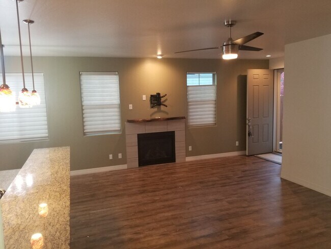Foto del edificio - Rare, Single Level, Forest Springs Home! 3...