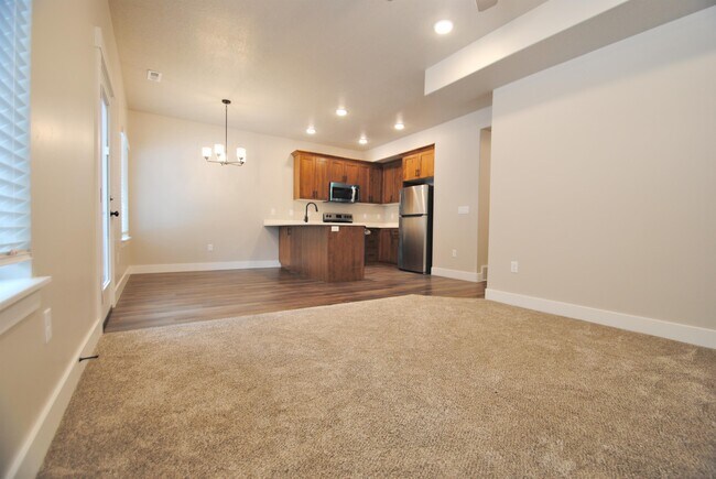 Building Photo - 675 N 900 E