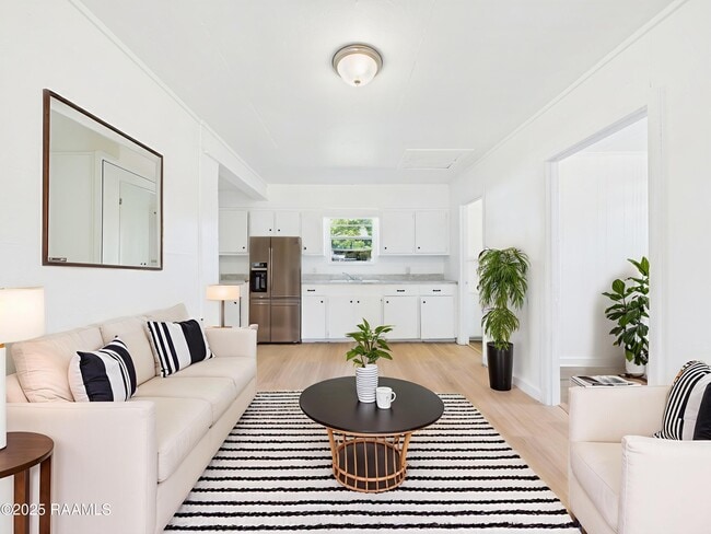 Building Photo - 711 E Lessley St