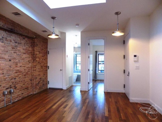 Building Photo - 466 Willoughby Ave