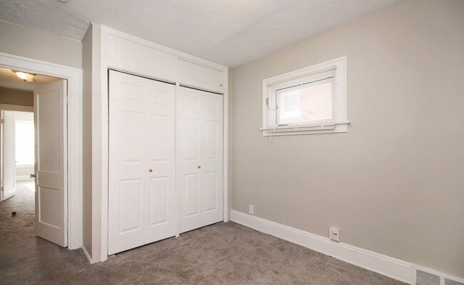 Foto del edificio - 12904 Thornhurst Ave