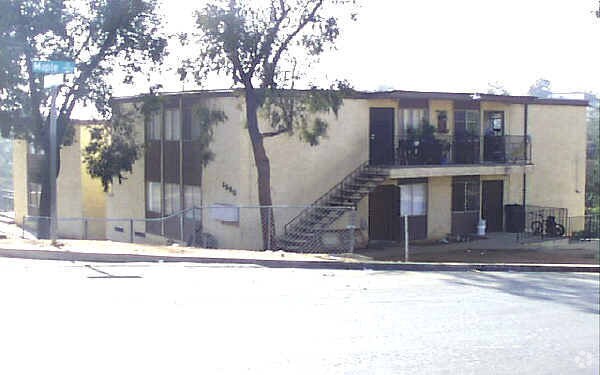 Building Photo - 2590 Highland Ave