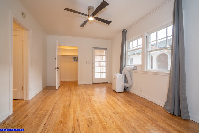 Building Photo - 340 S 10th St