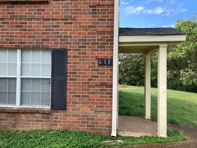 Foto del edificio - 2 story end unit condo