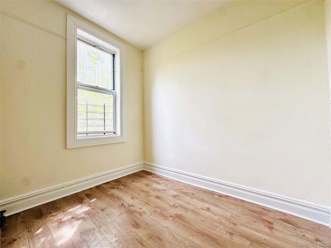 Building Photo - 279 Schaefer St